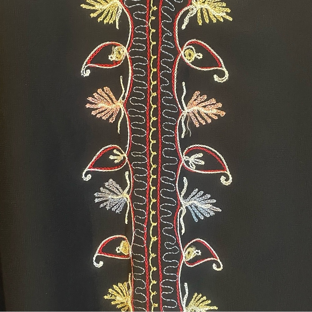 Love Sam Black Embroidered Blouse, size XS. No tag for material. Pre-owned. - Picture 2 of 11